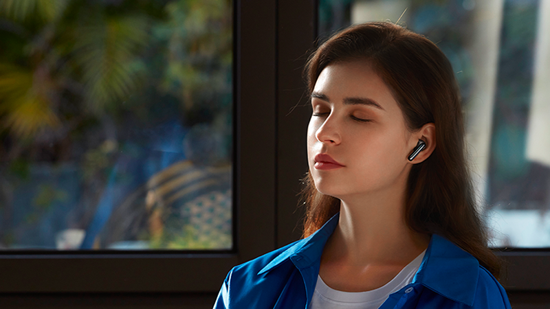 pół douszne słuchawki