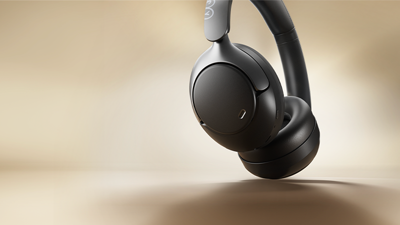 Czarne słuchawki douszne